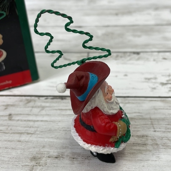 HALLMARK SANTA’S ROUNDUP Christmas ornament 1992 vintage - Picture 4 of 8